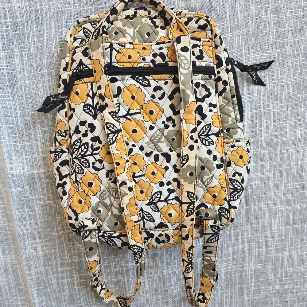 Vera Bradley Floral Backpack Zip Closure Inner Outer Pockets Lightweight Women's